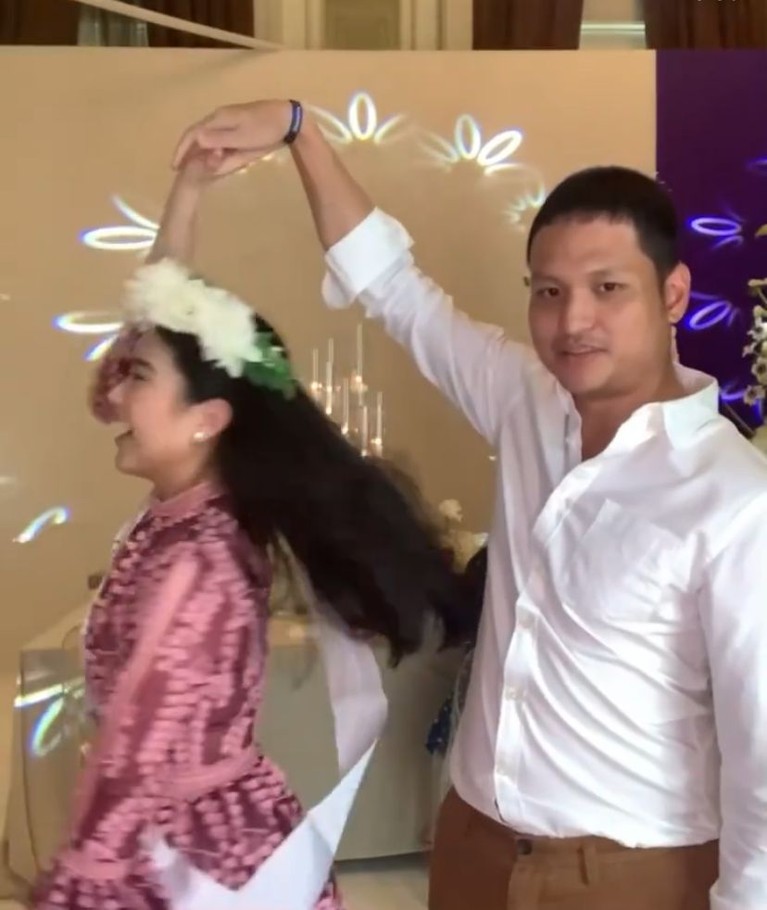 Jessica Tanoesoedibjo baru saja mendapatkan kejutan bridal shower dari rekan-rekannya. Yuk, intip potretnya!