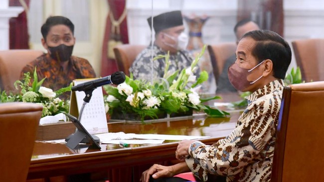 Waketum PKB Jazilul Fawaid mengklaim ada menteri yang memakai jabatannya untuk nyapres.