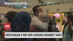 VIDEO: Kedatangan 9 WNI Dari Ukraina Disambut Haru