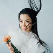 Michelle Yeoh Kenakan Gaun Rancangan Sebastian Gunawan! Elegan dan Awet Muda di Usia 59 Tahun