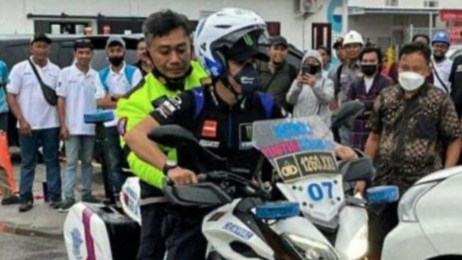 Anggota Satuan PJR Polda NTB Aipda Lalu Dwi Prayitno mengungkap kronologi kejadian Franco Morbidelli meminjam sepeda motornya.