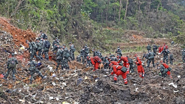 Sebanyak satu dari dua kotak hitam pesawat China Eastern Airlines berhasil ditemukan tim pencari di dekat Kota Wuzhou, Guangxi, Rabu (23/3) waktu setempat.