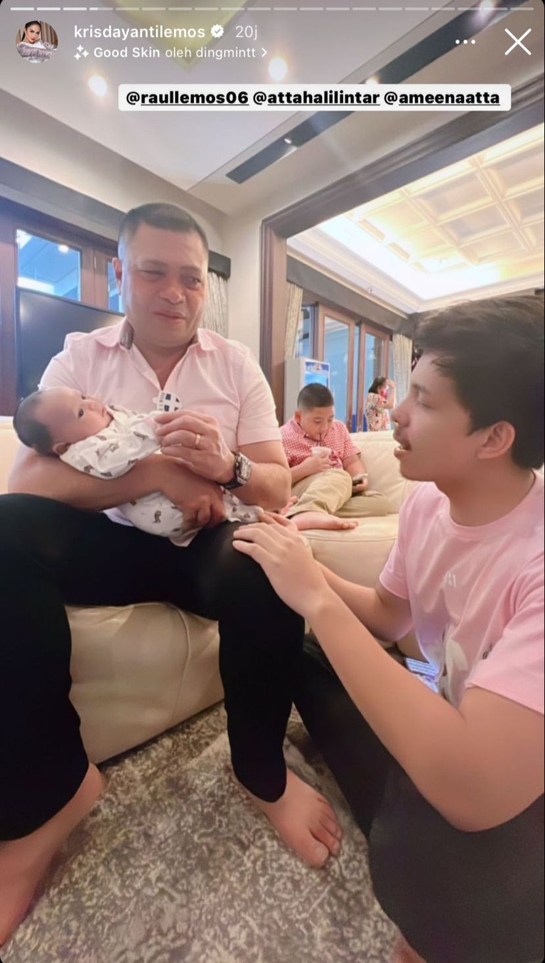 Raul Lemos dan krisdayanti Raul Lemos kunjungi dan gendong baby Ameena