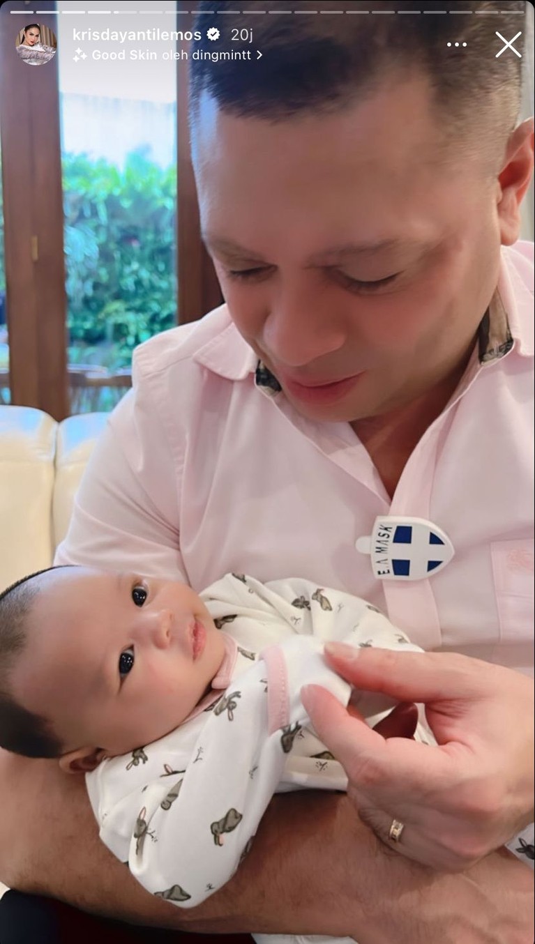 Raul Lemos kunjungi dan gendong baby Ameena