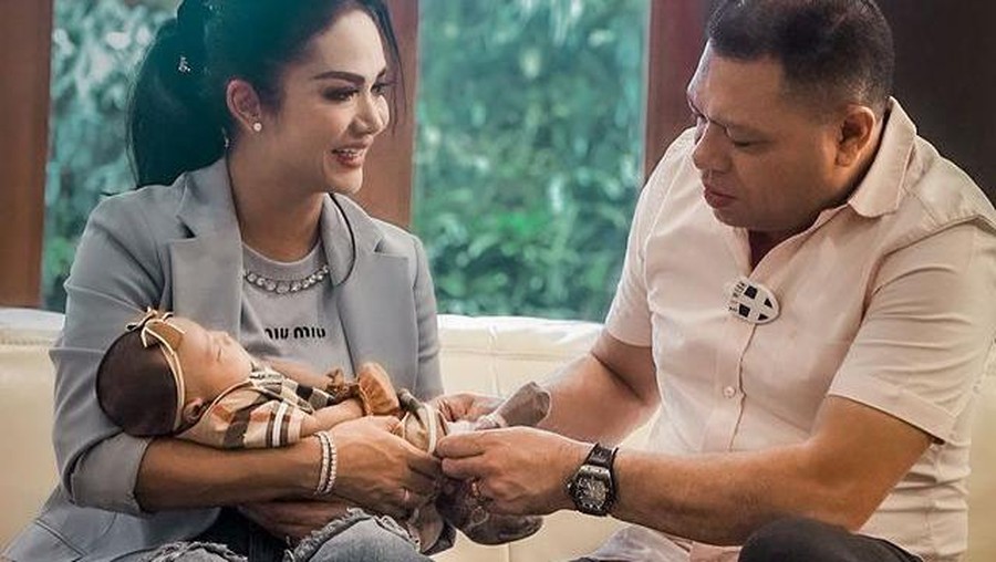 Raul Lemos kunjungi dan gendong baby Ameena