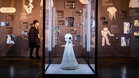 FOTO: Pameran Robot Gelitik Imajinasi Apa Itu Manusia