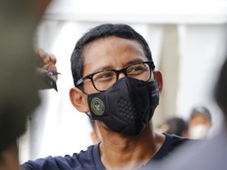Wejangan Dewi Motik untuk Istri Sandiaga saat Suami Dikerumuni Emak-emak