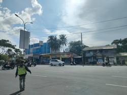 Suara Sukarelawan-Pengendara Saat Pak Ogah di Margona Depok Ditertibkan