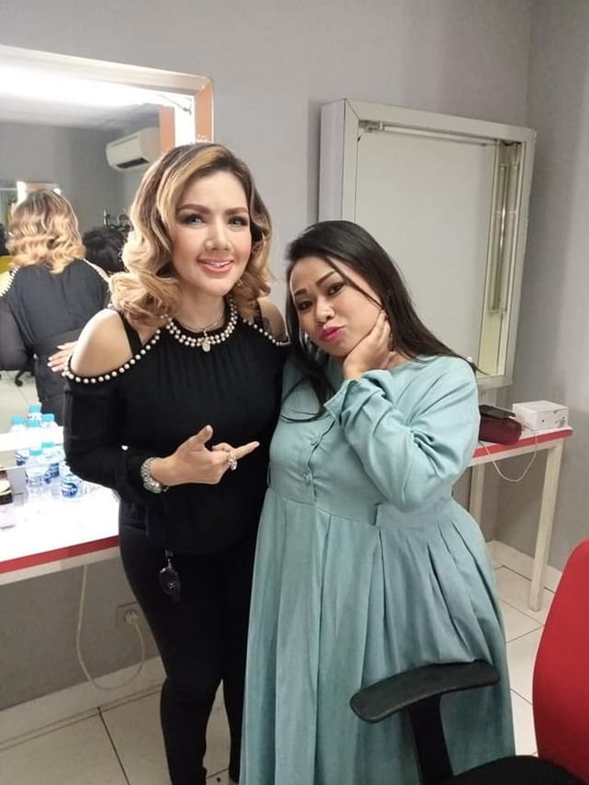 Potret Keakraban Tante Lala dan Para Selebritis Tanah Air