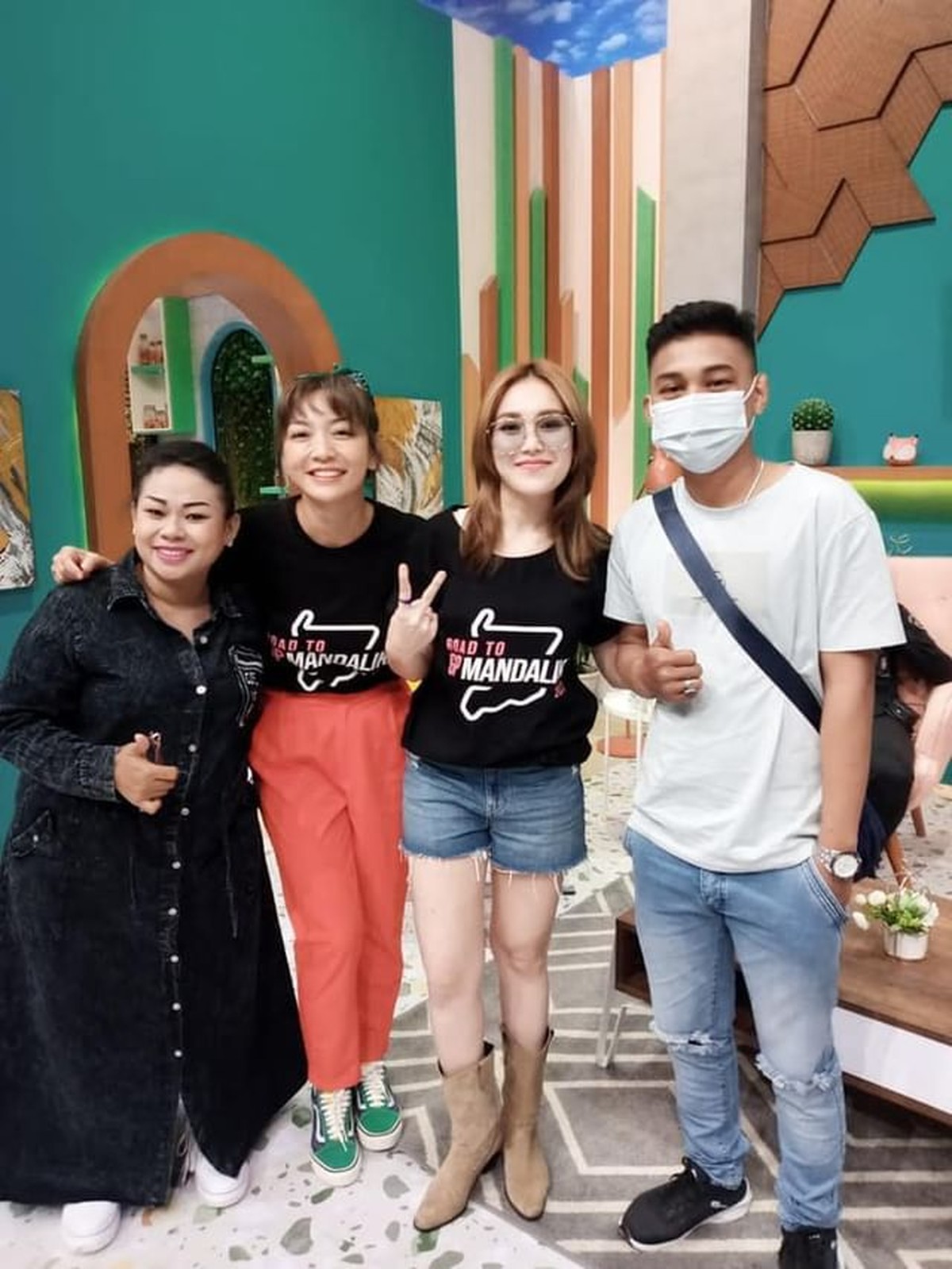 Potret Keakraban Tante Lala dan Para Selebritis Tanah Air