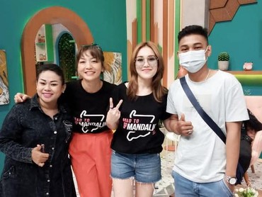img-title Makin Terkenal, Intip 9 Potret Kedekatan Tante Lala Bareng Artis Tanah Air