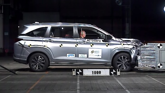 Dari penilaian keseluruhan, Toyota Veloz mendapatkan rating lima bintang, cukup mencengangkan untuk mobil yang cuma punya dua airbag.