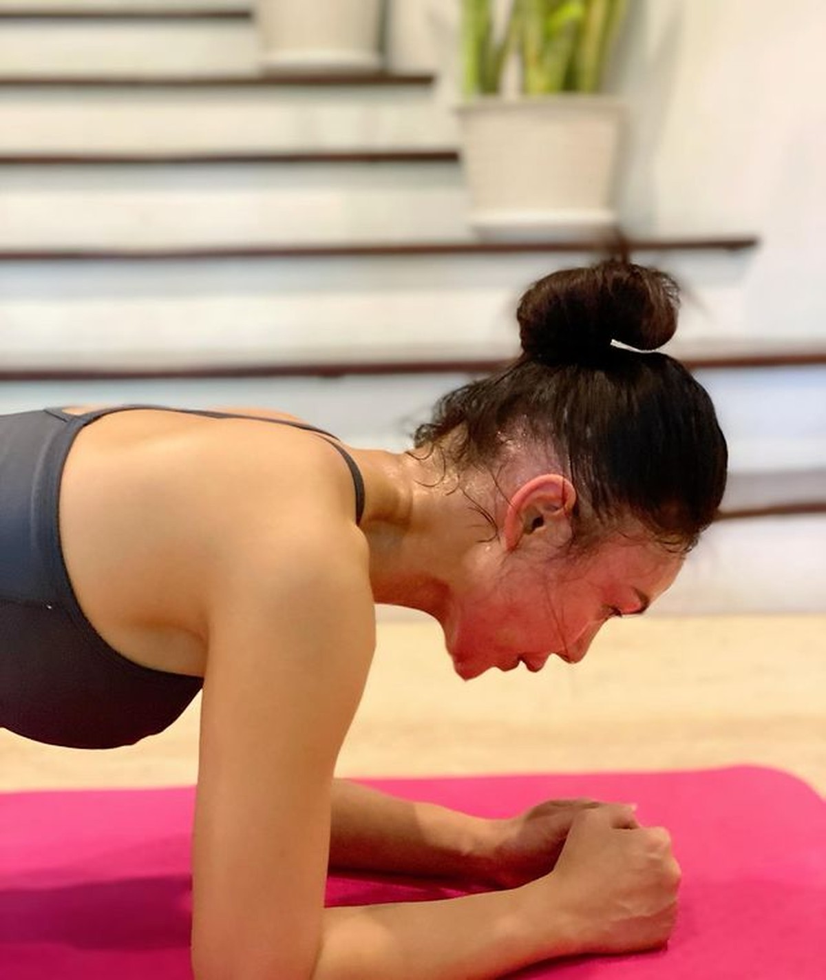 Potret Yuni Shara Saat Olahraga