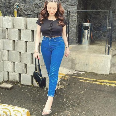 Tengah Sakit, Ayu Aulia Sambangi Polres untuk Jalani Pemeriksaan