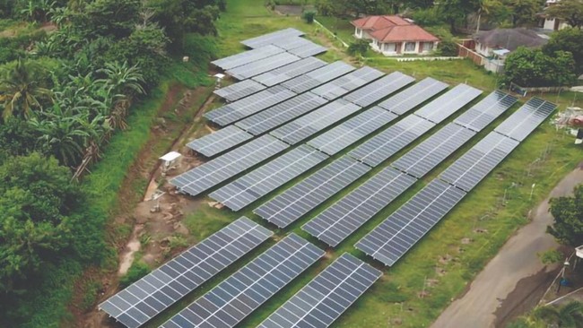 Task Force Energy, Sustainability and Climate B20 bersama Pertamina serta Kementrian ESDM dan Society of Renewable Energy memasang PLTS di 10 desa binaan.