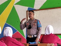 Kisah Briptu Akka Mahpudin, Bangun Sekolah Lalu Digratiskan untuk Anak Yatim
