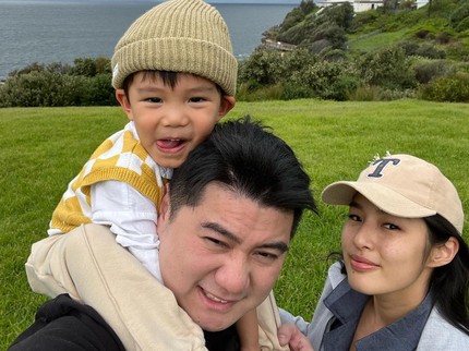 7 Potret Chef Arnold Bersama Istri dan Anak, Kini Menetap di Australia