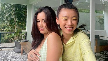 img-title Penyuka Sesama Jenis, Chika Eks Adipati Dolken Siap Terima Konsekuensi