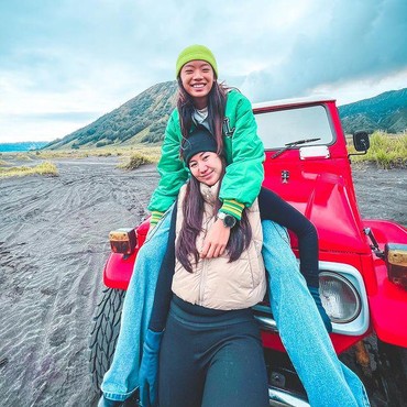 Chika Eks Adipati Dolken Umumkan Putus dari Pasangan Sesama Jenisnya