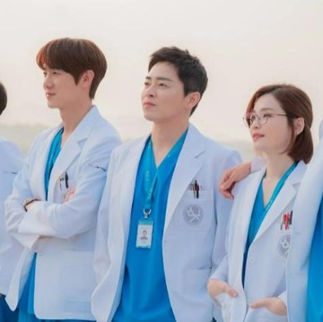5 Drama Korea Ini Cerminkan Friendship Goals yang Bikin Iri! Ada Circle yang Kamu Harapkan Bisa Punya Juga?