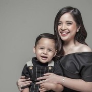 Jadi Panutan dalam Pendidikan, Lihat Juga Gaya Kompak Tasya Kamila dan Anak