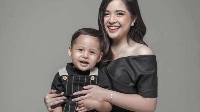 Jadi Panutan dalam Pendidikan, Lihat Juga Gaya Kompak Tasya Kamila dan Anak