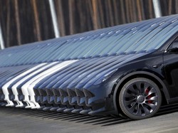 Luhut: Kalau Cuma Jualan Mobil Tesla, Indonesia Juga Bisa