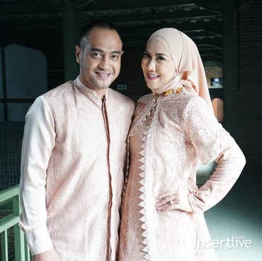 Penyakit Saraf Kejepit Ferry Irawan Kambuh, Venna Melinda Lakukan Ini