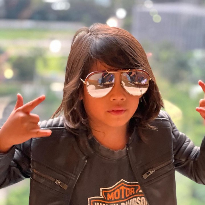 <p>Putra Judika dan Duma Riris itu tampak begitu stylish dengan bergaya seperti <em>rocker. </em>Hal ini terlihat di akun Instagram Judika. (Foto: Instagram @jud1ka)</p>