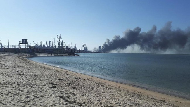 Ukraina mengklaim pasukannya menyerang kapal perang Rusia di Laut Hitam menggunakan rudal pada Rabu (13/4). Menurut mereka, ini merupakan kejutan bagi Rusia.