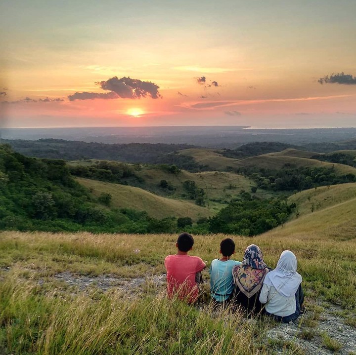 <p>Melakukan perjalanan sejak 3 September 2018, Keluarga Kusmajadi telah berhasil mendatangi setiap provinsi di Indonesia hingga 20 Maret 2022. (Foto: Instagram @keluarga.kusmajadi)</p>
