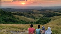 <p>Melakukan perjalanan sejak 3 September 2018, Keluarga Kusmajadi telah berhasil mendatangi setiap provinsi di Indonesia hingga 20 Maret 2022. (Foto: Instagram @keluarga.kusmajadi)</p>