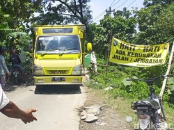 Jalan Alternatif Rembang Rusak Gegara Macet Horor Jalur Pantura Pati
