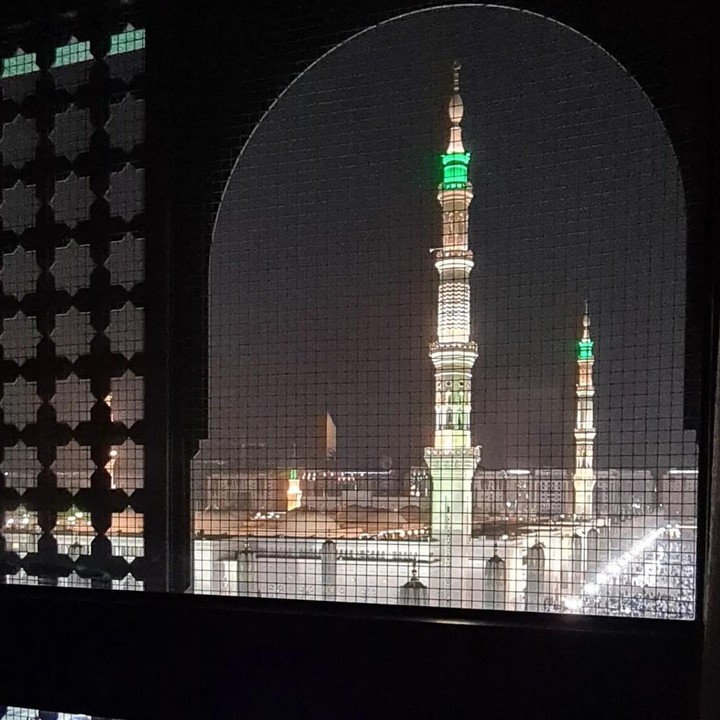 <p>Lewat Instagrma, Lulu mengunggah potret pemandangan di Tanah Suci pada siang hingga malam hari. Ia menyapa para <em>followers</em> dan mengabarkan bahwa ia telah tiba dengan selamat di Mekkah. Sebelumnya, Lulu Tobing juga sempat meminta doa dan restu, Bunda. (Foto: Instagram @lutob)</p>
