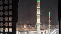 <p>Lewat Instagrma, Lulu mengunggah potret pemandangan di Tanah Suci pada siang hingga malam hari. Ia menyapa para <em>followers</em> dan mengabarkan bahwa ia telah tiba dengan selamat di Mekkah. Sebelumnya, Lulu Tobing juga sempat meminta doa dan restu, Bunda. (Foto: Instagram @lutob)</p>