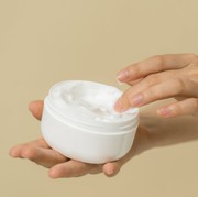 4 Alasan Penting Kenapa Pelembap Wajib Ada Dalam Rangkaian Skincare pada Usia 40-an