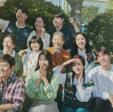 img-title Dibintangi Pasangan Romantis Shin Min Ah dan Kim Woobin, Ini Alasan Kamu Wajib Menonton Drama Our Blues!