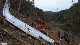 Sebulan Insiden, China Belum Temukan Penyebab Pesawat Jatuh