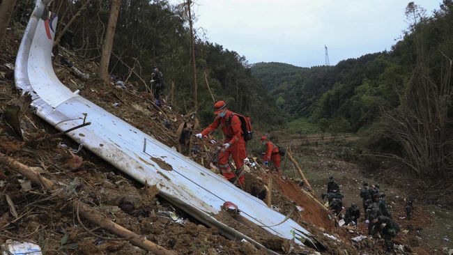 China Eastern Accidentally Dropped into the Hill