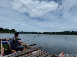 Mitos Raibnya Ikan di Sungai Citarum Jika Ada Mayat Mengambang