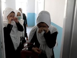 Perempuan Afghanisan Protes ke Taliban yang Batalkan Izin Bersekolah