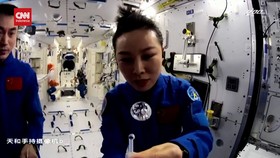 VIDEO: Astronaut China Ubah Air Jadi Bola Es di Angkasa Luar