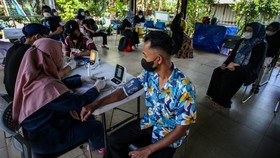 Rangkuman Covid: Kedatangan WNA Naik hingga Antre Booster Demi Mudik