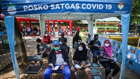 Rangkuman Covid: Booster untuk Vaksin J&J, Kasus DKI Tinggi