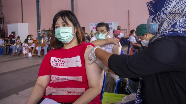 Pemerintah menyatakan bakal terus menggenjot capaian vaksinasi Covid-19 dosis lanjutan atau booster yang hingga kini masih rendah di Indonesia.
