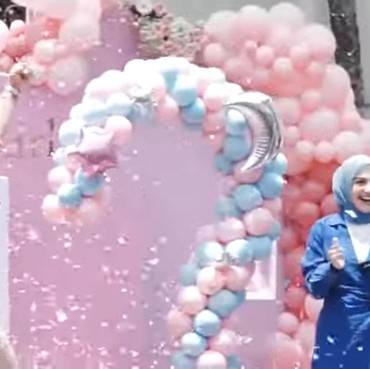 Dikaruniai Anak Perempuan, Intip 7 Potret Bahagia Ammar Zoni & Irish Bella