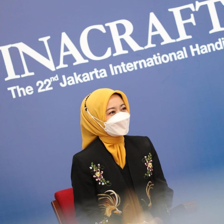 <p>Bunda pasti sudah sering melihat Atalia Praratya, bukan? Sebagai tokoh perempuan nomor satu di Jawa Barat, sosoknya terbilang cukup mencuri perhatian netizen dari berbagai daerah nih. (Foto: Instagram @ataliapr)<br /><br /><br /></p>