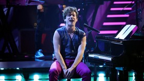 Charlie Puth Soal Light Switch: Elton John Membangunkan Akal Sehatku
