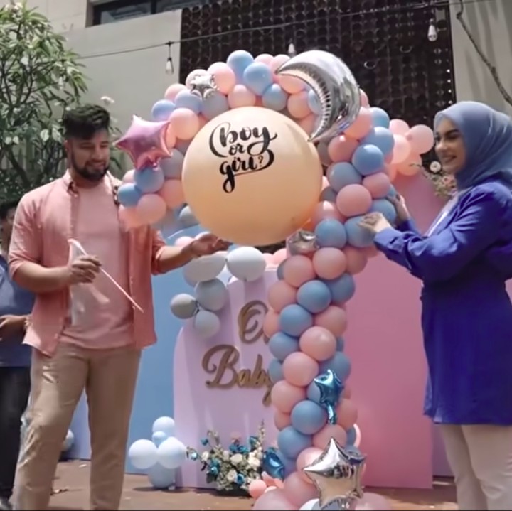 <p>Beberapa waktu yang lalu, Irish Bella dan Ammar Zoni baru saja mengadakan acara pengajian empat bulanan kehamilan ketiga Irish Bella, Bunda. (Foto: YouTube Aish TV)</p>