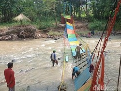 Detik-detik Horor Jembatan Gantung Putus saat Dinaiki 40 Santri